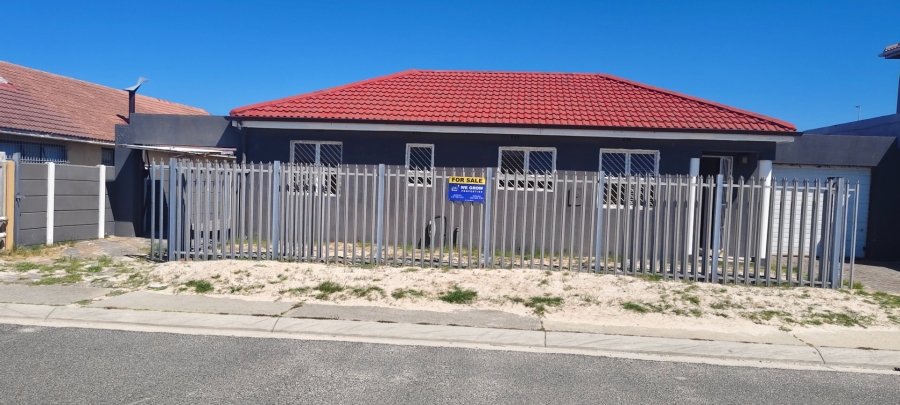 5 Bedroom Property for Sale in Strandfontein Village Western Cape